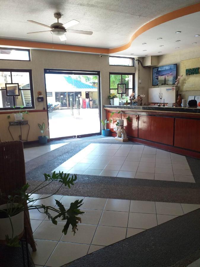 Mactan Airport Hilltop Hotel Lapu-Lapu City Exteriör bild